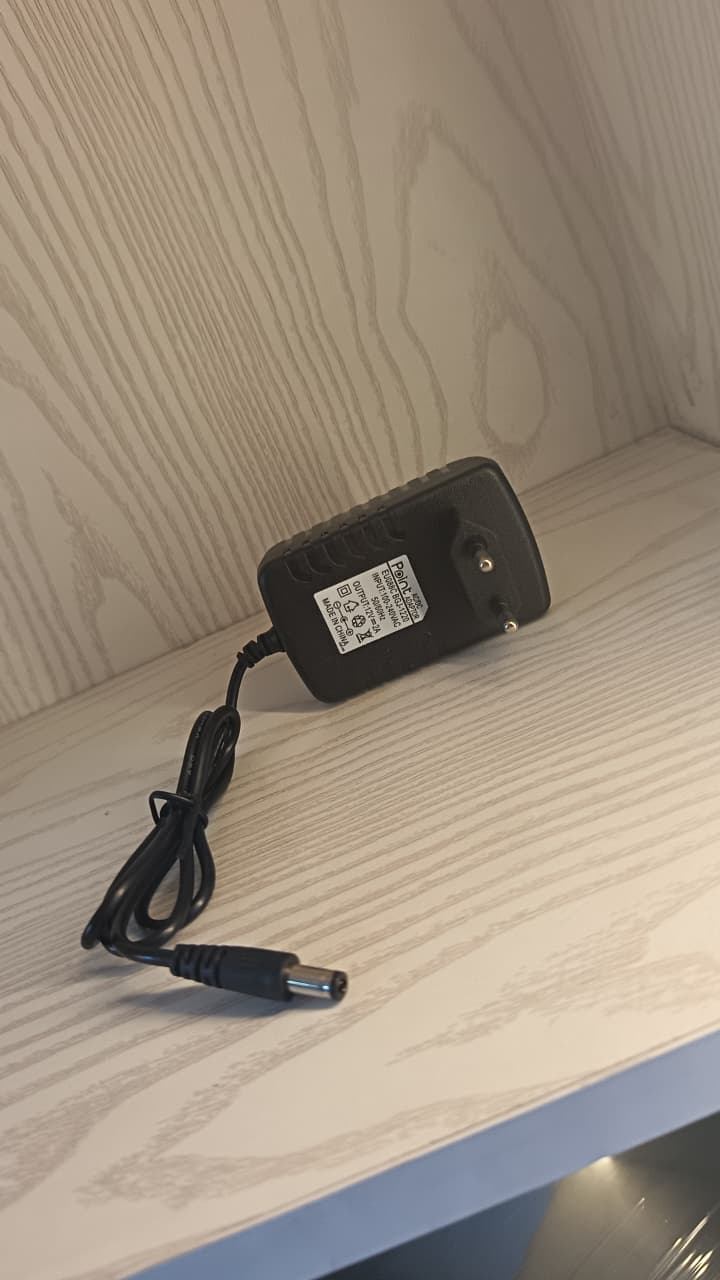 Main view of 12V 2A power adaptor