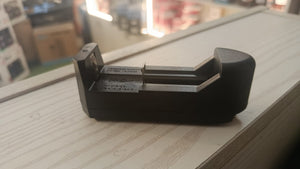 شاحن بطارية 3.7 فولت