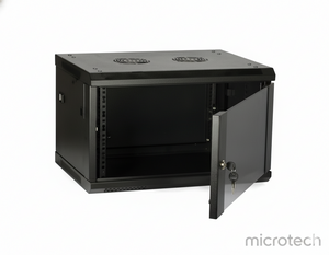 Front view of Perla 4U rack showing full frame and mounting rails